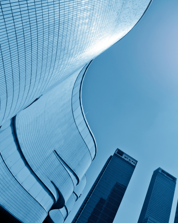 Bâtiments modernes optimisés grâce à la GTB Vue d’immeubles connectés équipés d’une GTB performante