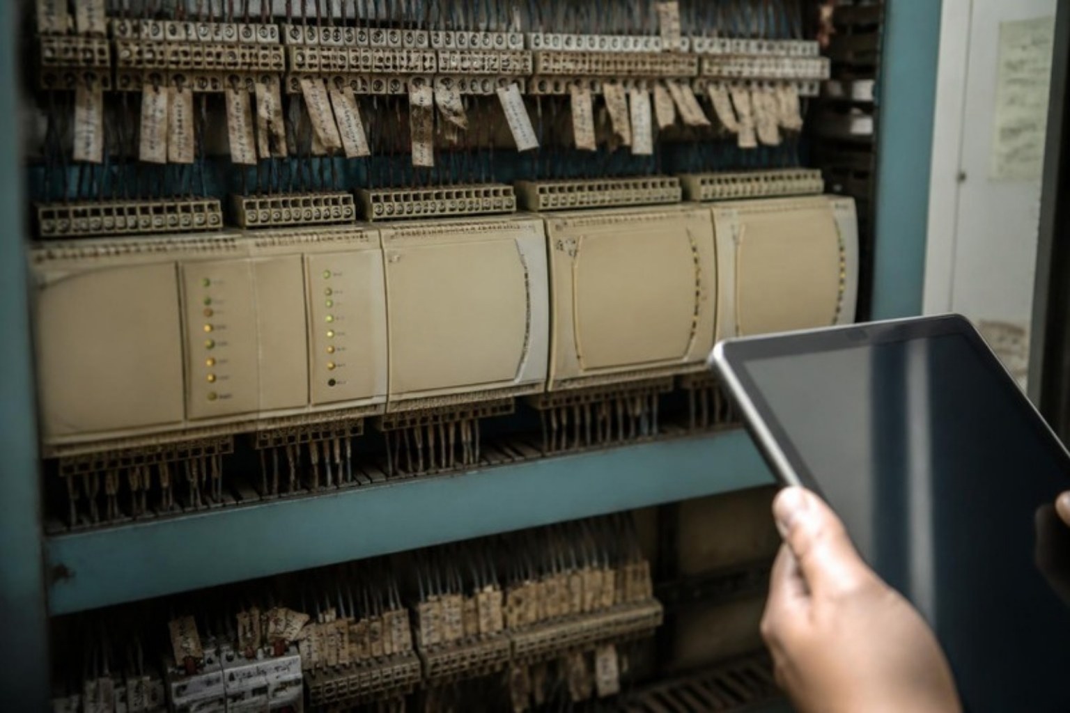 Audit GTC : armoire d'automates d'une installation de chauffage et de climatisation